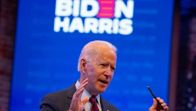 "Não descansaremos até o último voto ser contado", diz Biden