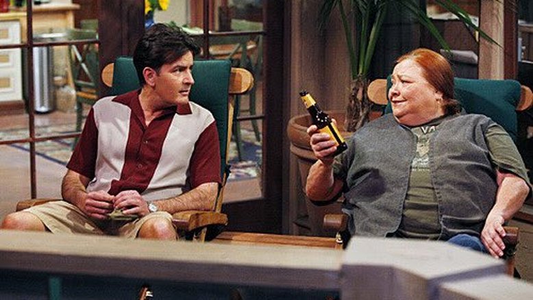 Conchata Ferrell e Charlie Sheen
