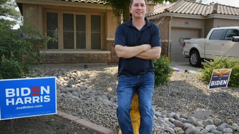 Entre arrependidos, jovens e latinos, Biden pode conquistar o Arizona