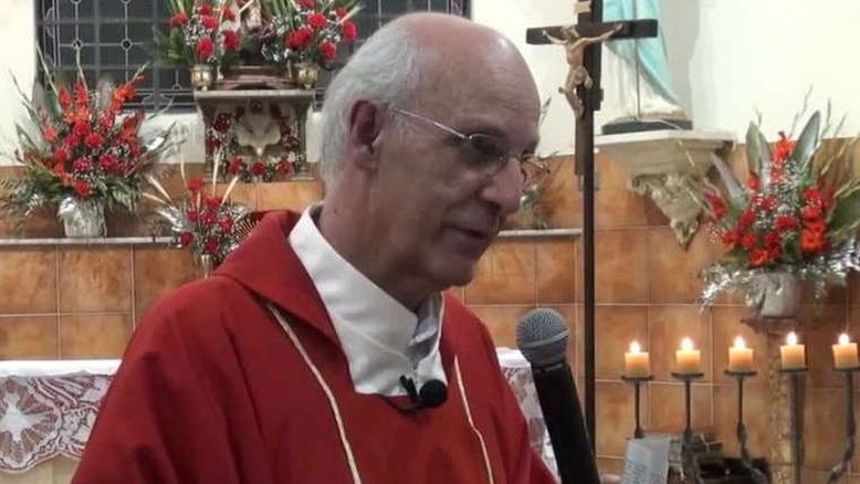Padre Lancellotti 'é mensageiro de Deus', diz Papa Francisco