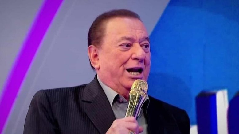 Raul Gil homenageia MC Livinho ao voltar às gravações