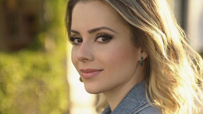 Psicólogo diz se Sandy tem distorção de imagem após cantora revelar ser refém de maquiagem