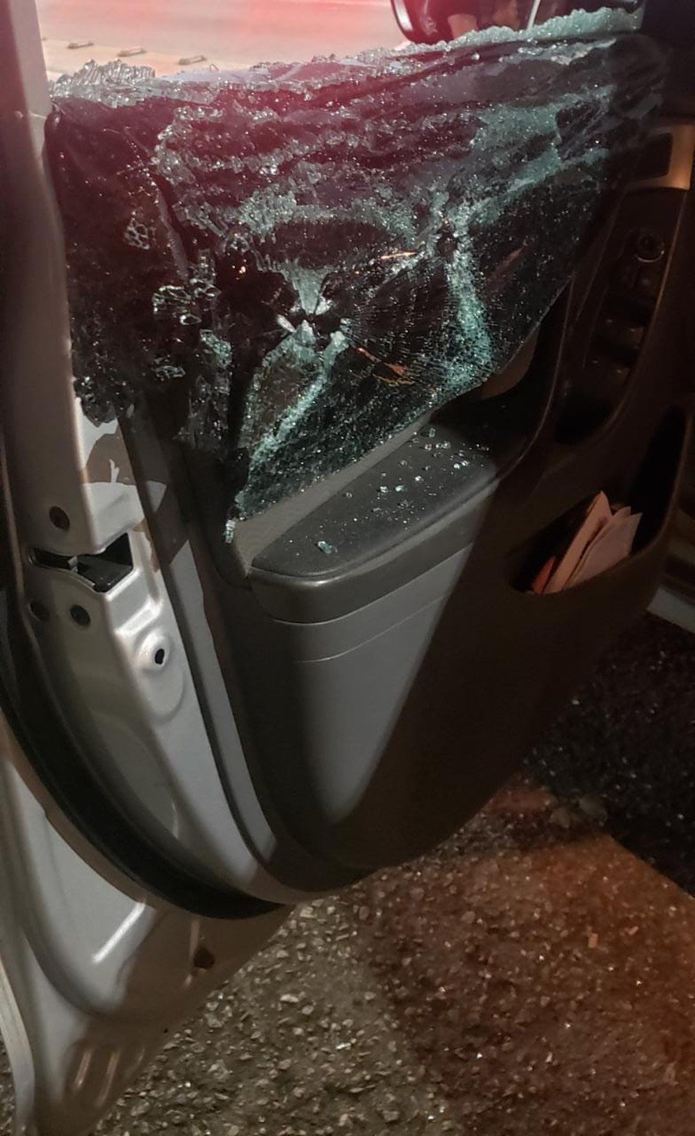 Candidato a prefeito tem carro alvejado a tiros 8 Candidato a prefeito tem carro alvejado a tiros