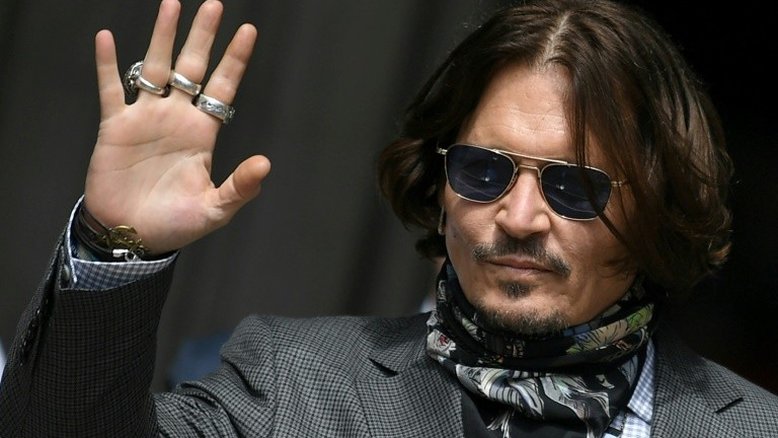 Johnny Depp é demitido da Warner Bros. após acusação de agredir ex-mulher