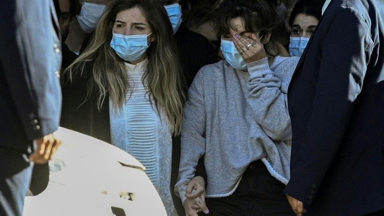 "Vou te amar e defender por toda a minha vida", diz filha de Maradona em despedida do pai