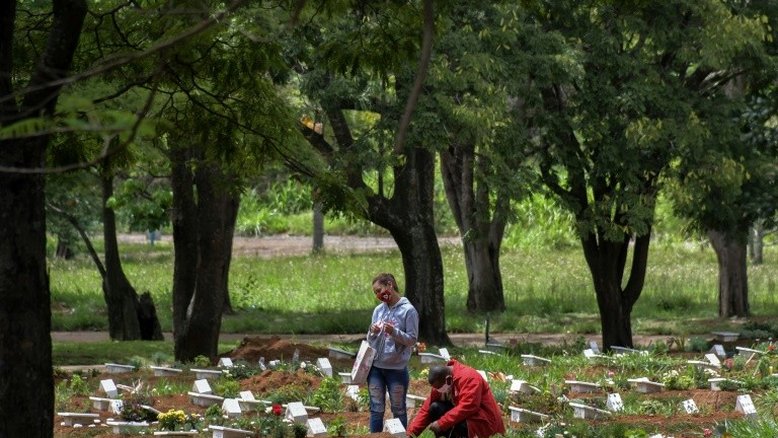 Cidade de SP registra recorde de enterros