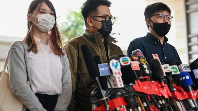 Ativistas pró-democracia se declaram culpados em julgamento e são detidos em Hong Kong