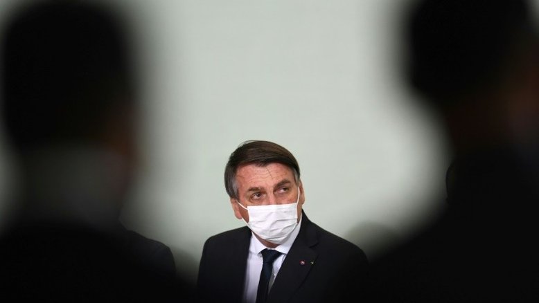 Para Bolsonaro, Brasil 'tem que deixar de ser país de maricas' ante a covid-19
