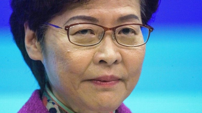 Chefe do Executivo de Hong Kong promete restabelecer a "ordem" em seu discurso anual