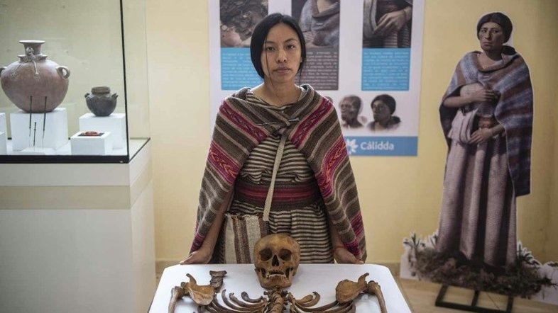 Restos mortais de mulher que viveu há 600 anos maravilham arqueólogos no Peru