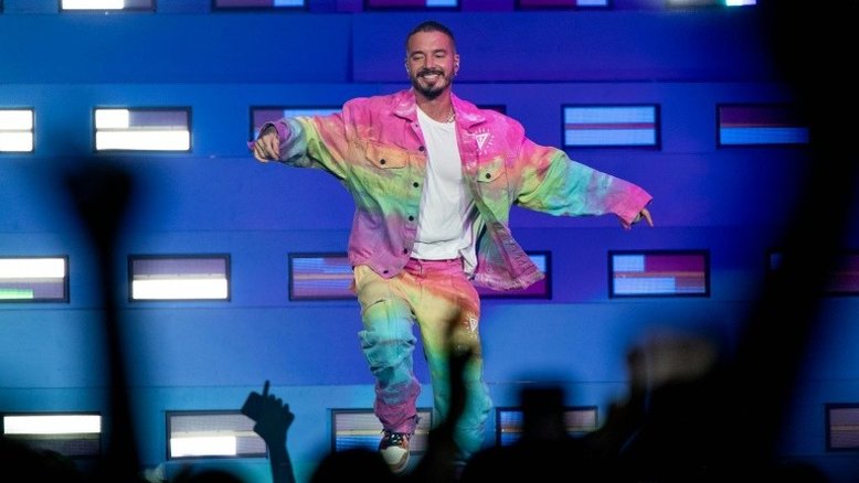 'Família aumentando': J Balvin e namorada confirmam gravidez