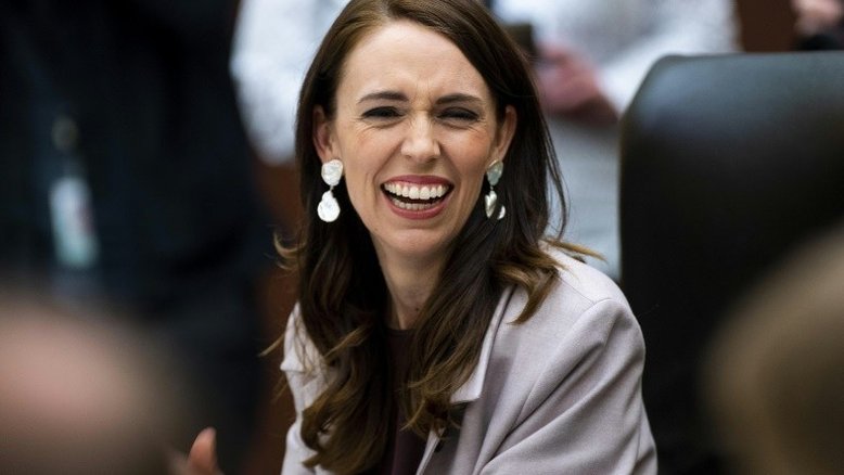 Jacinda Ardern assume 2o mandato na Nova Zelândia, após vitória esmagadora