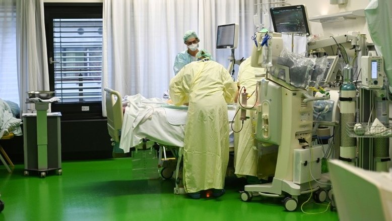 EUA batem recorde de casos diários de covid-19 com mais de 200.000