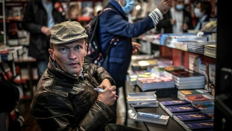 França proíbe venda de livros em supermercados