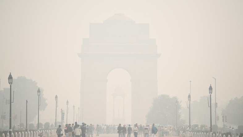 Índia proíbe queima de fogos em cidades contaminadas por relação com avanço da covid-19