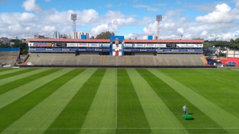 Petrovic fecha lista de 12 atletas para jogos das Eliminatórias da Copa América