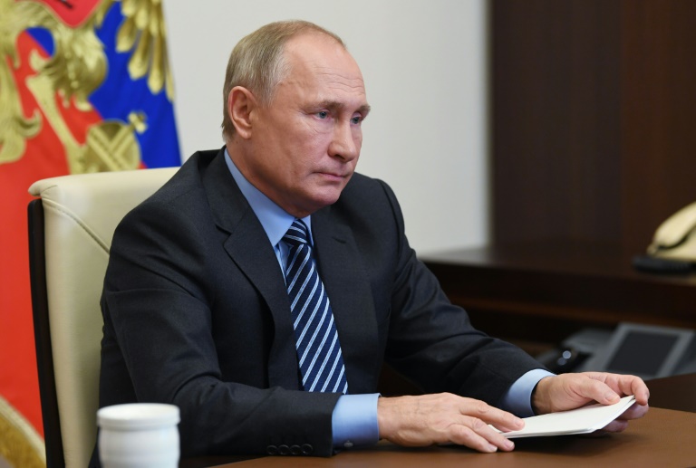 Putin pede aos BRICS uma produção em larga escala de vacinas russas contra covid-19