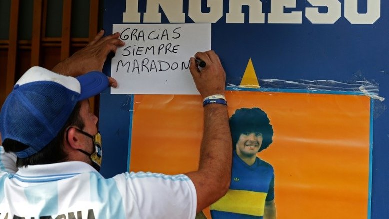 Argentina chora, inconsolada, a perda de seu 'Deus Maradona'
