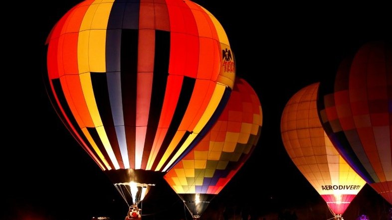 Balões enchem de cor o céu do México, em festival com público virtual