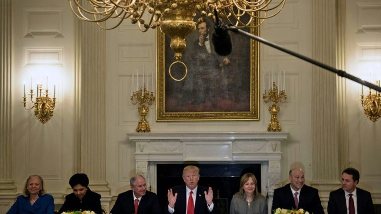 Grandes empresas viram a página da era Trump e focam em Biden