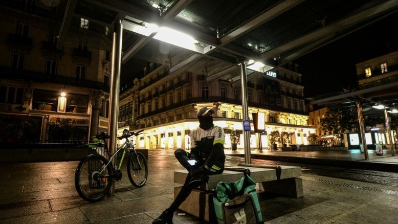 França planeja transferir pacientes com covid à Alemanha para aliviar os hospitais