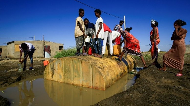 Um campo insalubre no Sudão, ou Tigré em guerra: o dilema dos refugiados