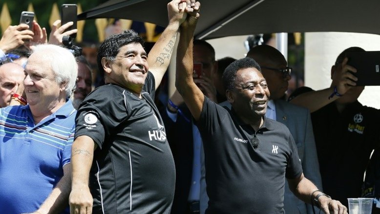 Liderado por Pelé, o Brasil se une à arquirrival Argentina para chorar por Maradona