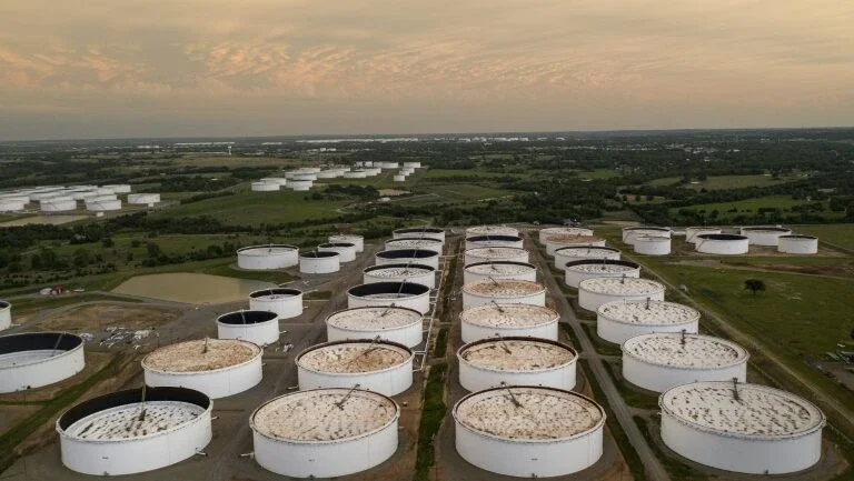 Opep estuda manter sua redução da produção de petróleo