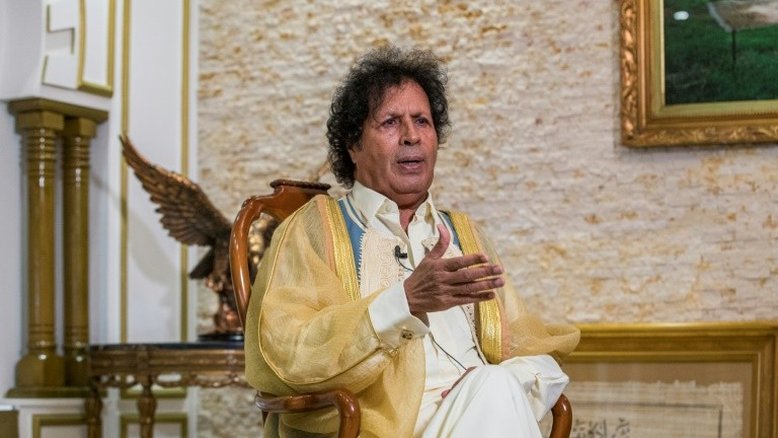 O primo de Khadafi defende as conquistas do 'guia' líbio, 10 anos mais tarde