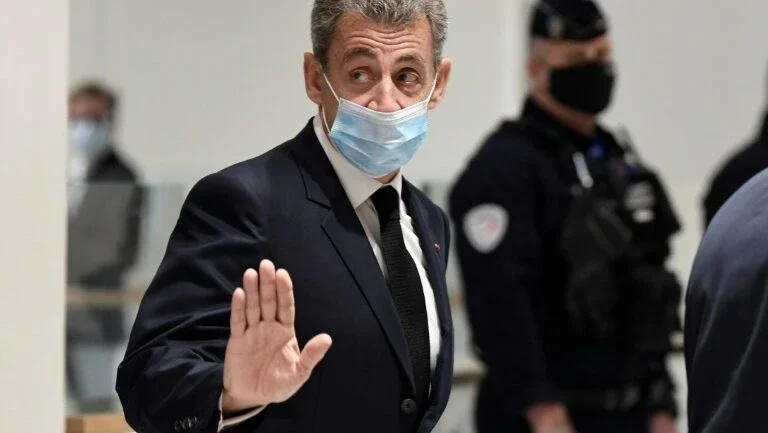 Julgamento por corrução do ex-presidente Sarkozy é retomado na França