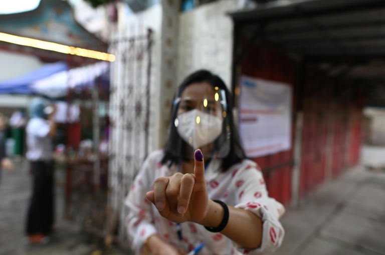 Mianmar vota em legislativas com partido da Nobel Suu Kyi favorito