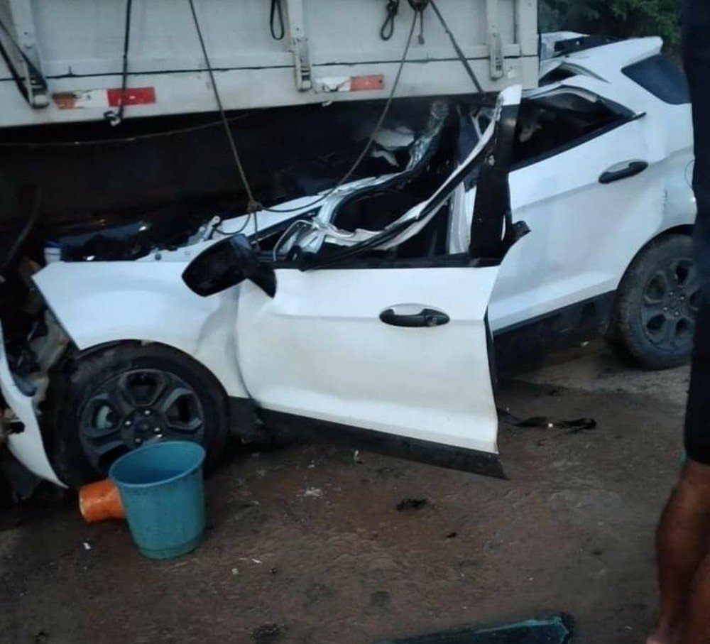 AC: Colisão contra carreta estacionada deixa radialista em estado grave 3 AC: Colisão contra carreta estacionada deixa radialista em estado grave