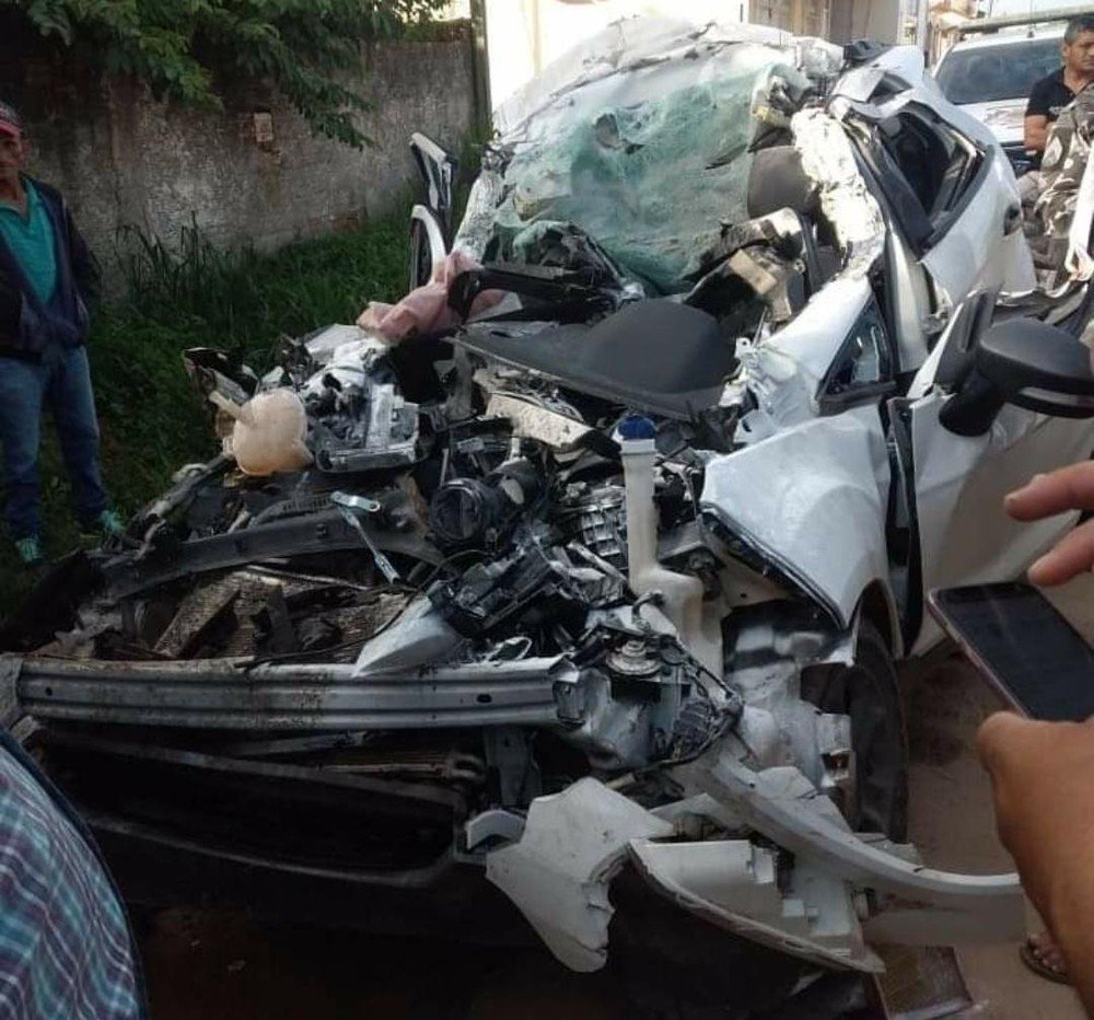 AC: Colisão contra carreta estacionada deixa radialista em estado grave 4 AC: Colisão contra carreta estacionada deixa radialista em estado grave