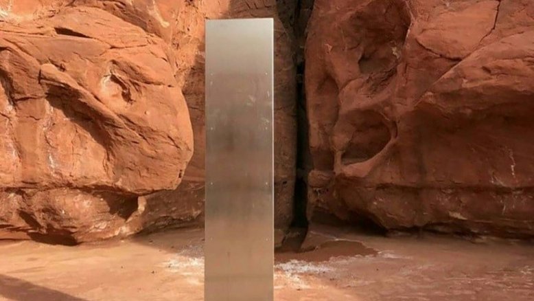 Misterioso 'obelisco' descoberto em deserto dos EUA dá origem a diferentes teorias