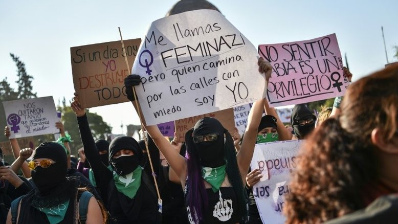Em meio a protestos, México assume dívida por violência que mata 3.800 mulheres por ano