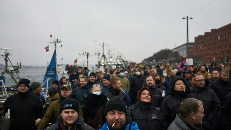 Agricultores e criadores de visões frustrados protestam com 500 tratores em Copenhague