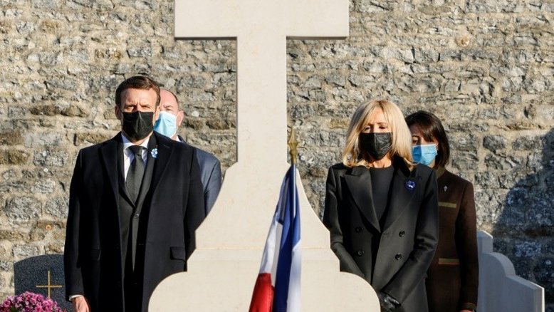 Presidente francês visita túmulo de Charles de Gaulle no 50º aniversário de sua morte