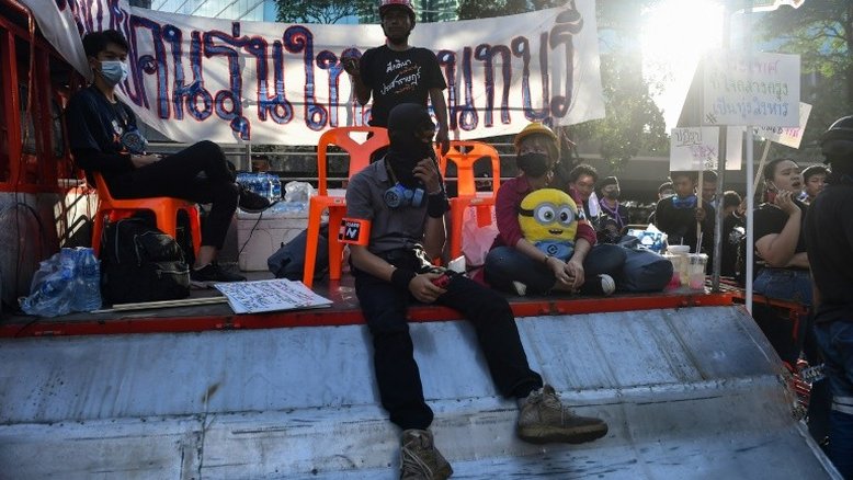 Líderes pró-democracia tailandeses ameaçados de julgamento por crimes de lesa-majestade