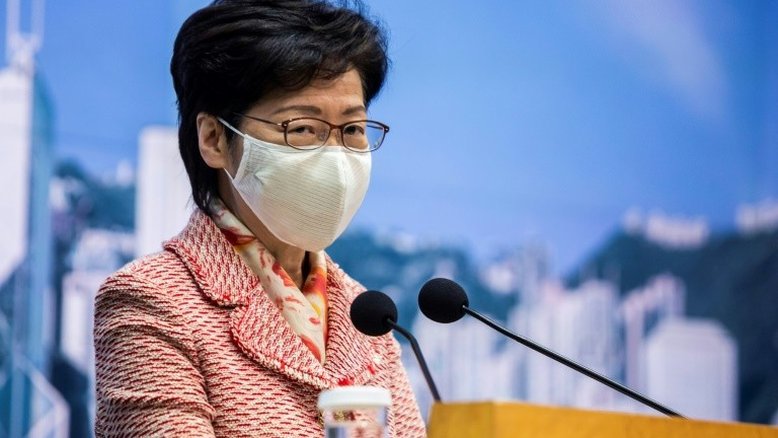 Chefe do Executivo de Hong Kong, alvo de sanções dos EUA, não tem conta bancária
