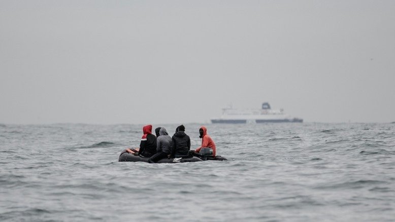 Autoridades resgatam 45 migrantes no Canal da Mancha