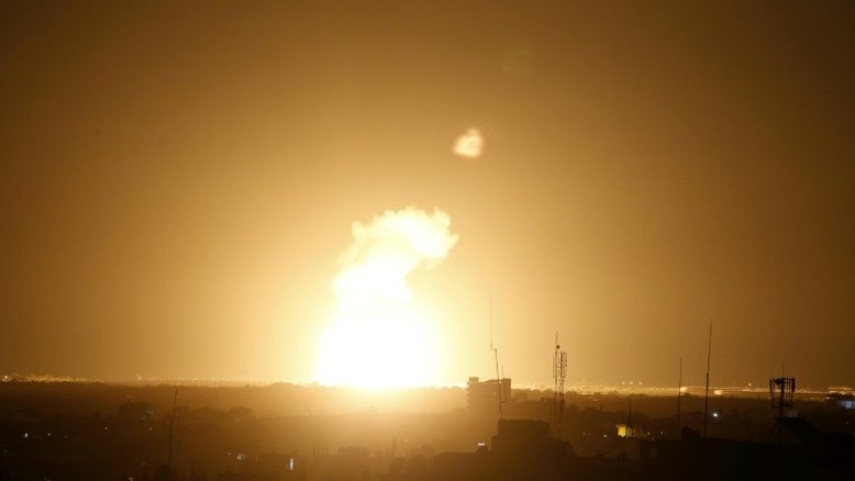 Israel bombardeia posições do Hamas em Gaza após disparo de um foguete