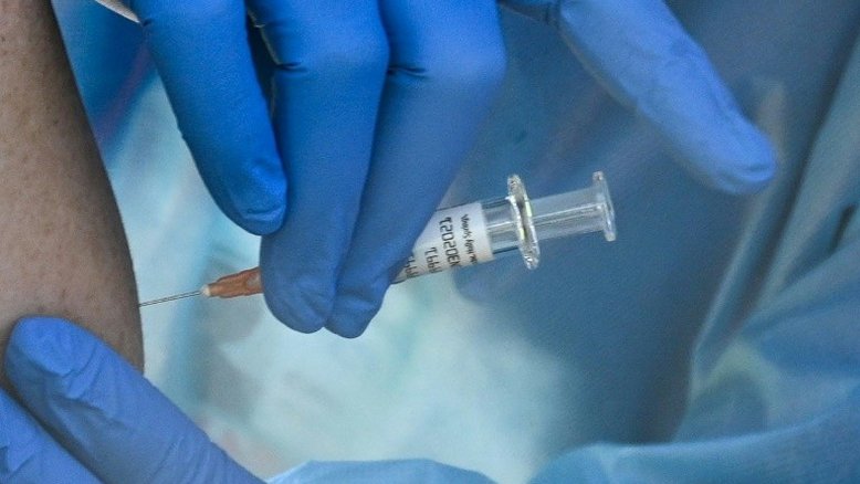 Êxito de vacinas contra a Covid-19 depende do combate à desinformação, diz Cruz Vermelha