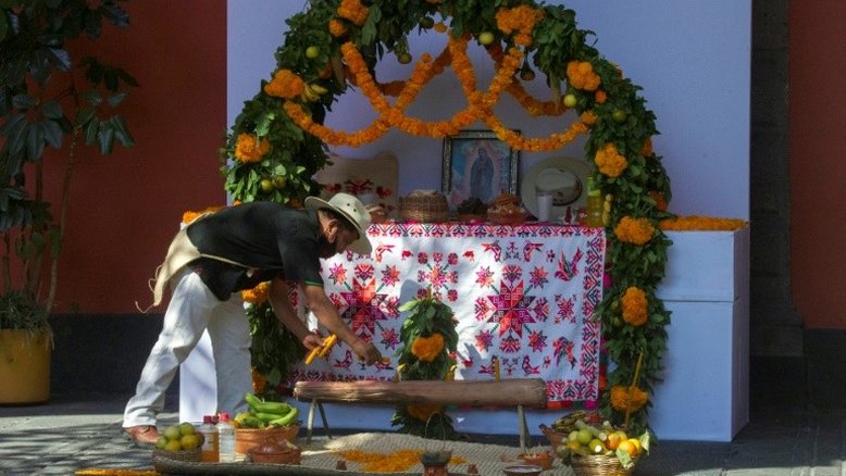 México celebra Dia dos Mortos com restrições e luto pela covid-19