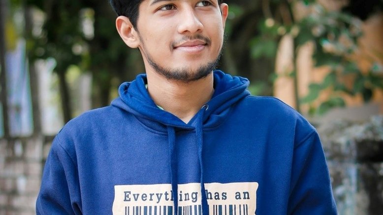 Adolescente bengalês recebe prêmio internacional por luta contra assédio on-line