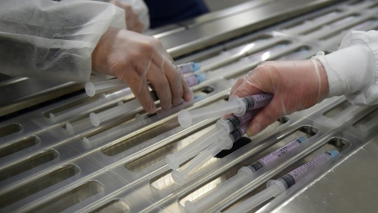 Opas pede a países que não exijam teste de covid-19 aos viajantes