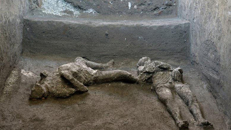 Arqueólogos encontram em Pompeia restos mortais de duas vítimas da erupção do ano 79 d. C.