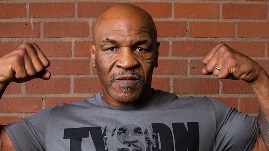 Tyson pensou em matar Holyfield e revela que morderia lutador novamente