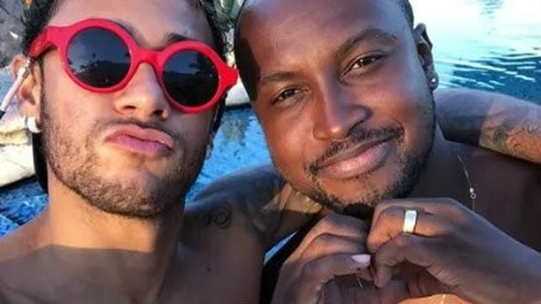 Thiaguinho se esquiva de Neymar após polêmica de traição e briga em show; entenda