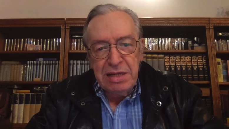 Olavo de Carvalho defende renúncia de Bolsonaro por não defender 'fiéis amigos'
