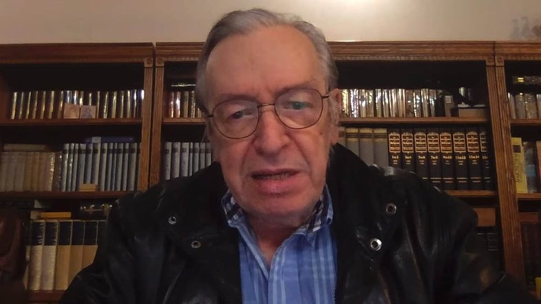 Olavo de Carvalho defende renúncia de Bolsonaro por não defender 'fiéis amigos'